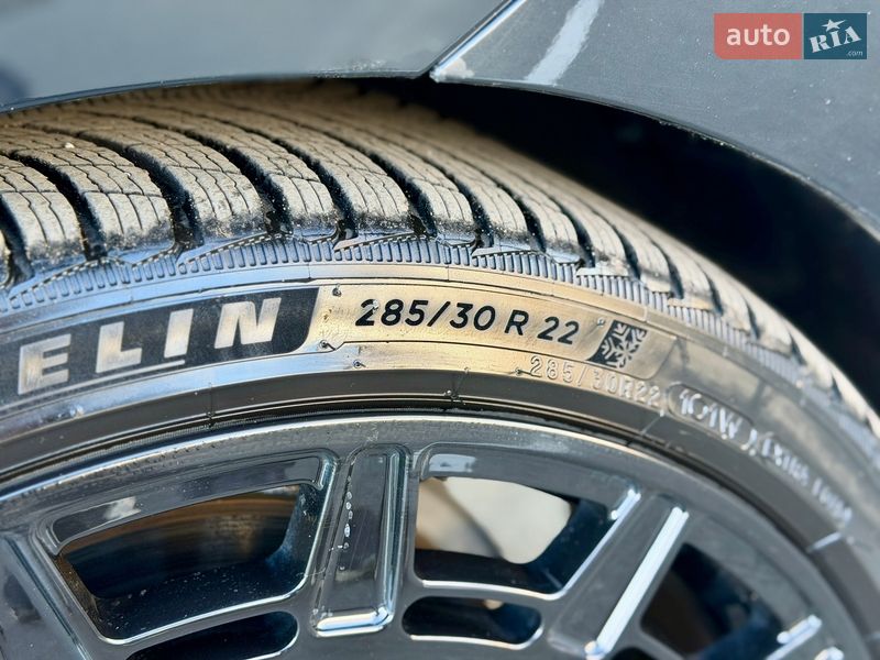 Седан BMW i7 2024 в Киеве