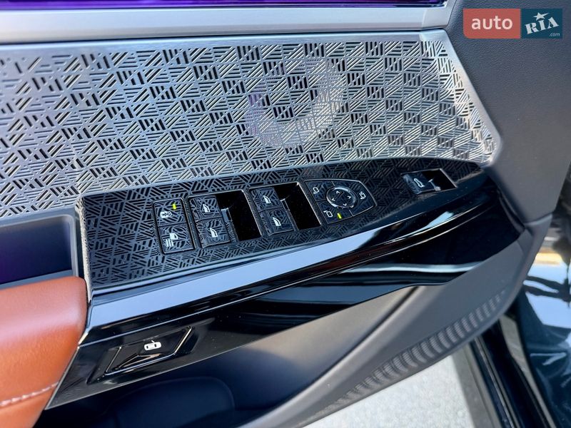 Седан BMW i7 2024 в Киеве