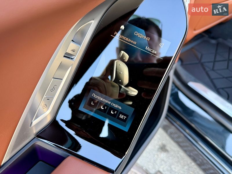 Седан BMW i7 2024 в Киеве