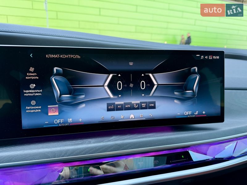 Седан BMW i7 2024 в Киеве