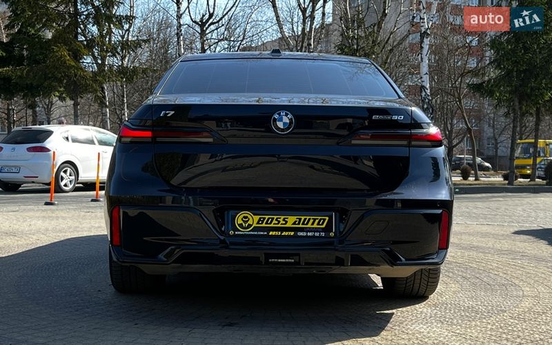 Седан BMW i7 2023 в Львове