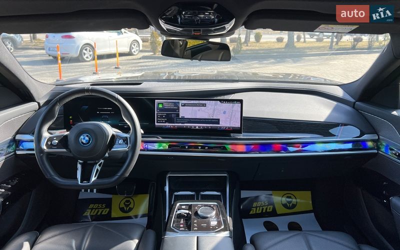 Седан BMW i7 2023 в Львове