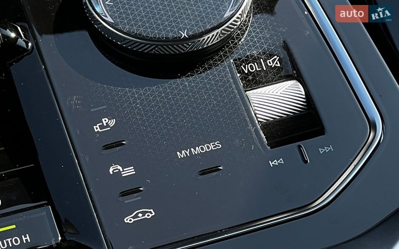 Седан BMW i7 2023 в Львове