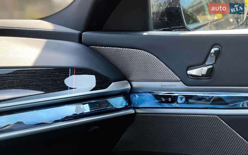Седан BMW i7 2023 в Львове