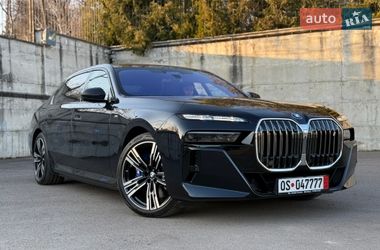 Седан BMW i7 2024 в Ровно