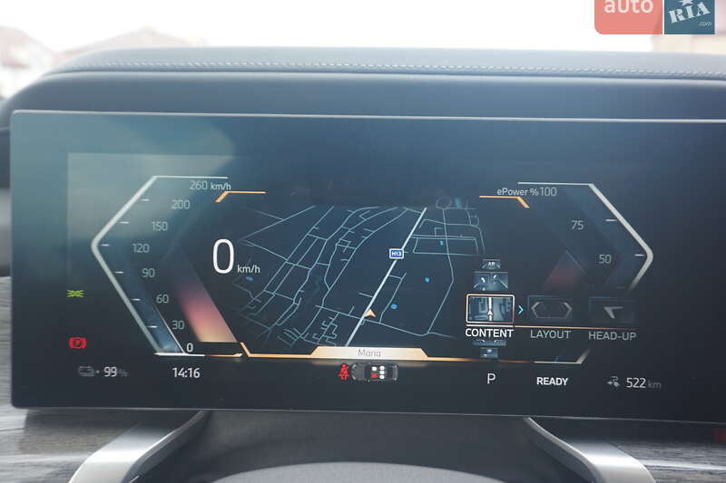 Седан BMW i7 2024 в Самборі