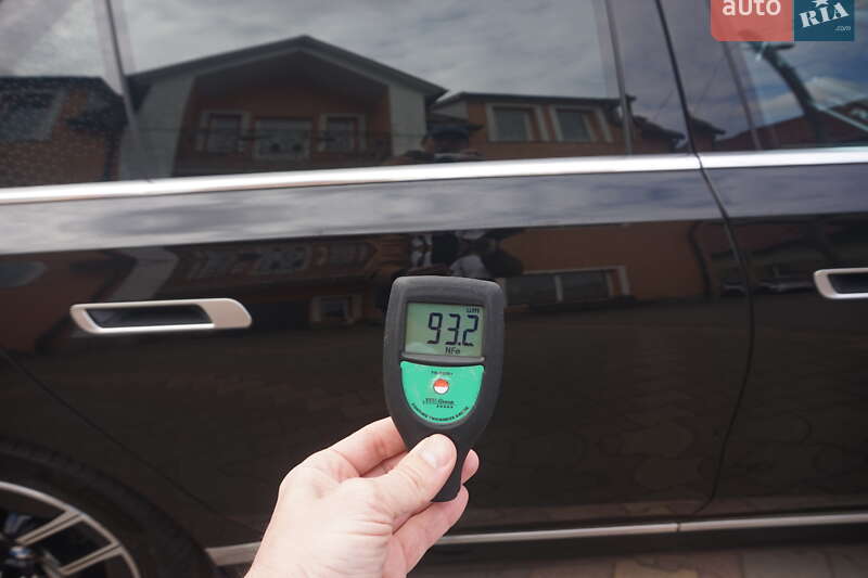 Седан BMW i7 2024 в Самборі