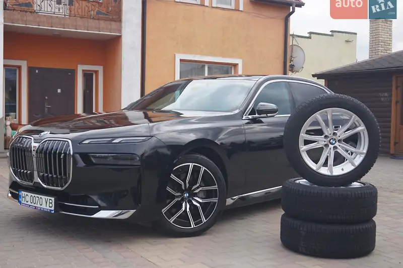 BMW i7