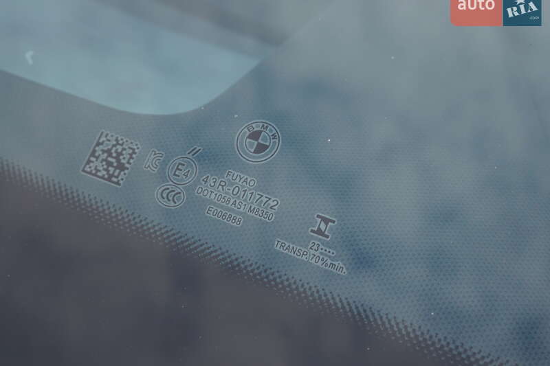 Седан BMW i7 2024 в Самборі