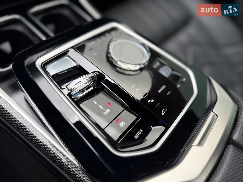 Седан BMW i7 2022 в Киеве