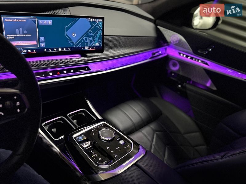 Седан BMW i7 2022 в Киеве
