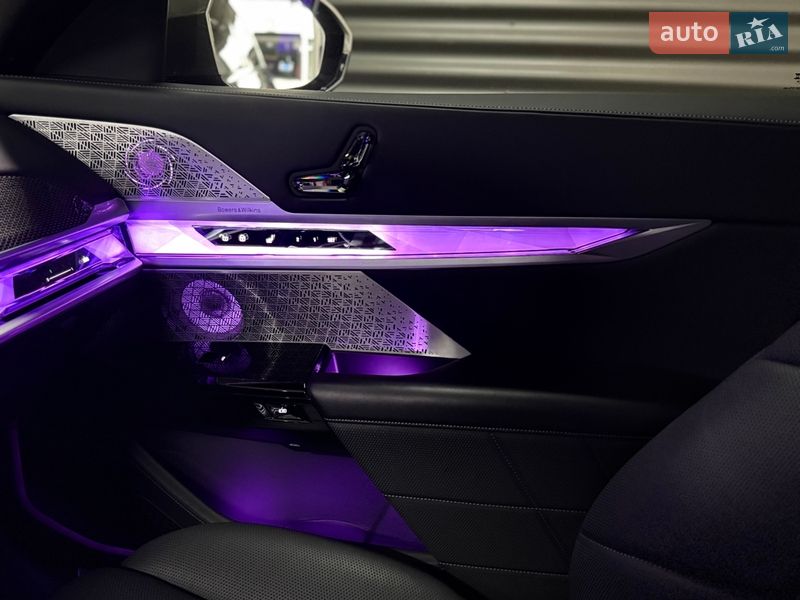 Седан BMW i7 2022 в Киеве