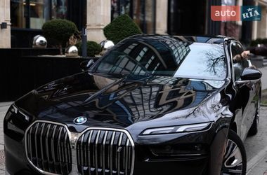 Седан BMW i7 2022 в Івано-Франківську