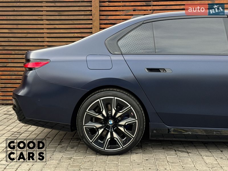 Седан BMW i7 2023 в Одессе