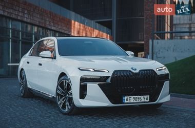 Седан BMW i7 2023 в Дніпрі