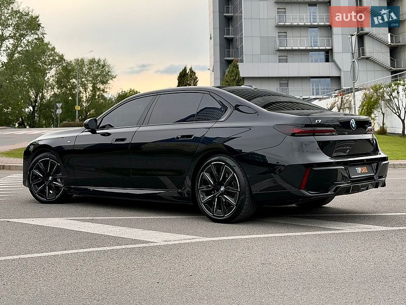 Седан BMW i7 2023 в Києві