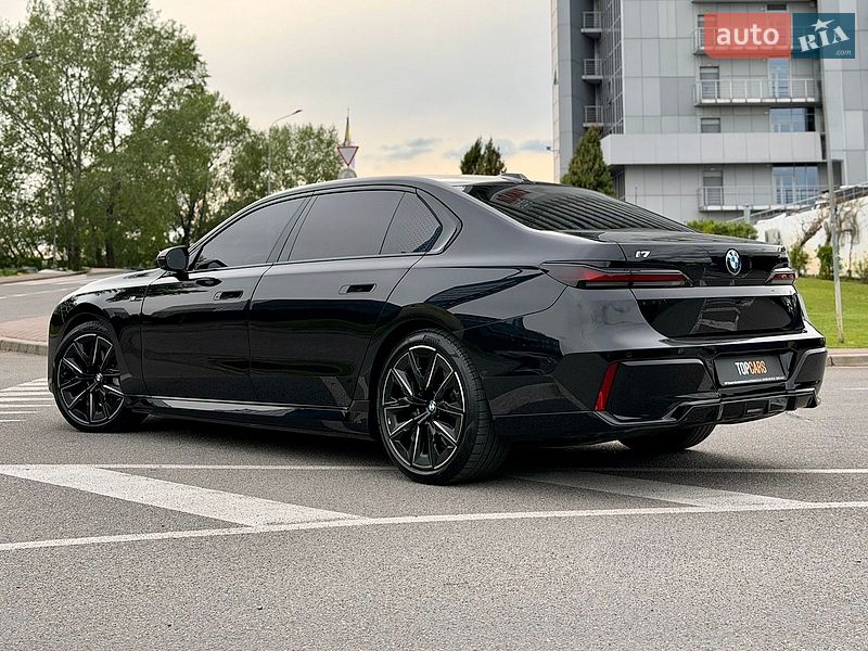 Седан BMW i7 2023 в Києві