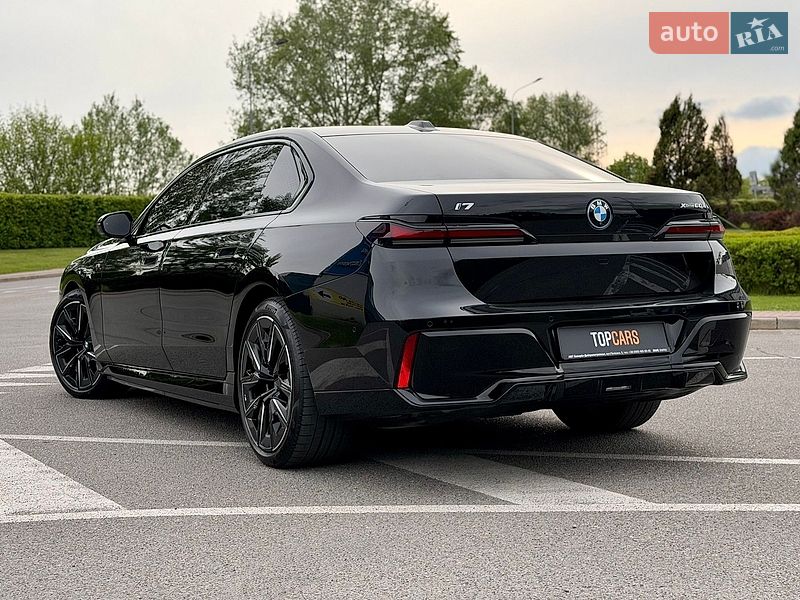 Седан BMW i7 2023 в Києві