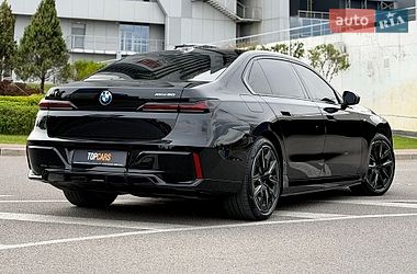 Седан BMW i7 2023 в Києві