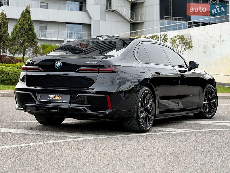 Седан BMW i7 2023 в Києві