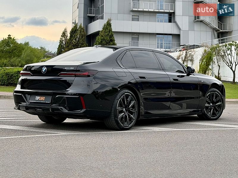 Седан BMW i7 2023 в Києві
