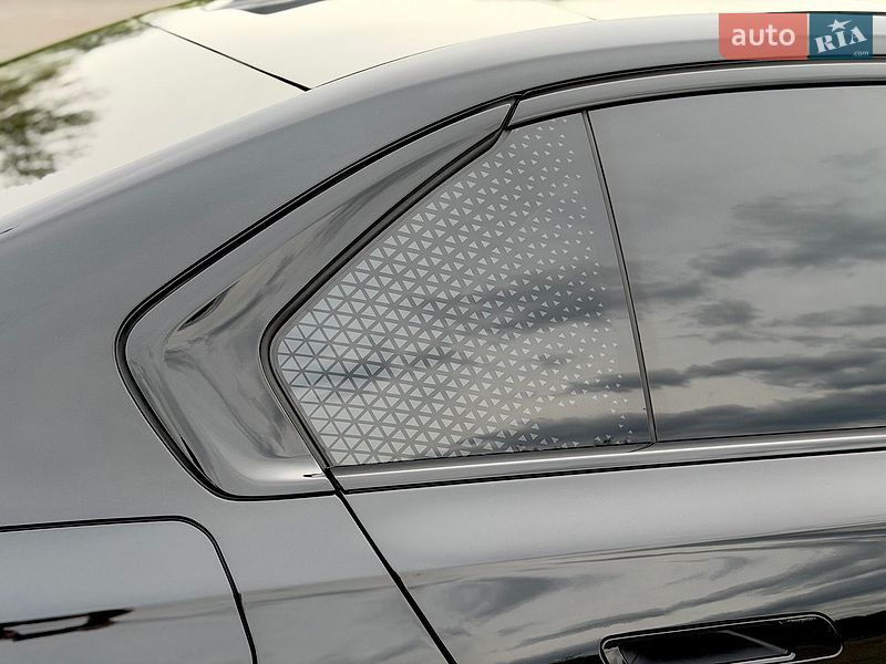 Седан BMW i7 2023 в Києві
