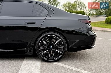Седан BMW i7 2023 в Києві