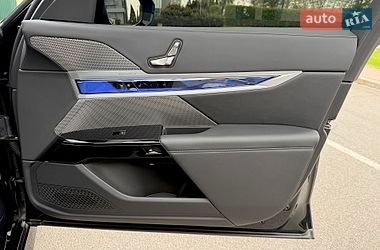 Седан BMW i7 2023 в Києві