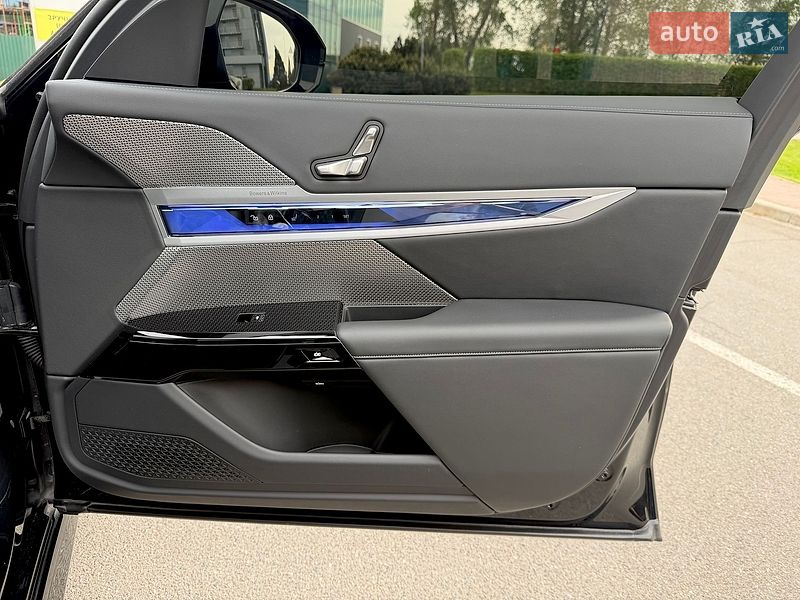 Седан BMW i7 2023 в Києві