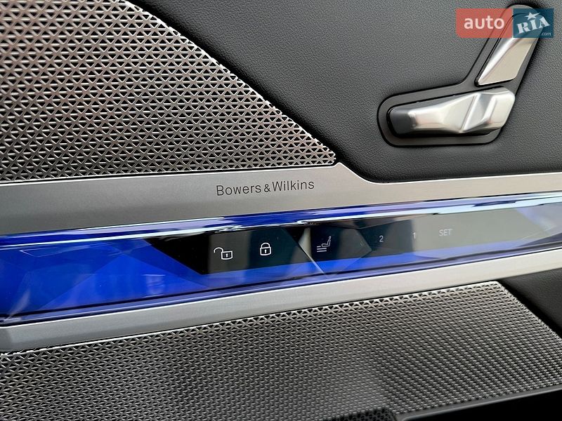 Седан BMW i7 2023 в Києві