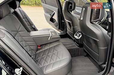 Седан BMW i7 2023 в Києві