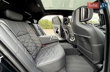 Седан BMW i7 2023 в Києві