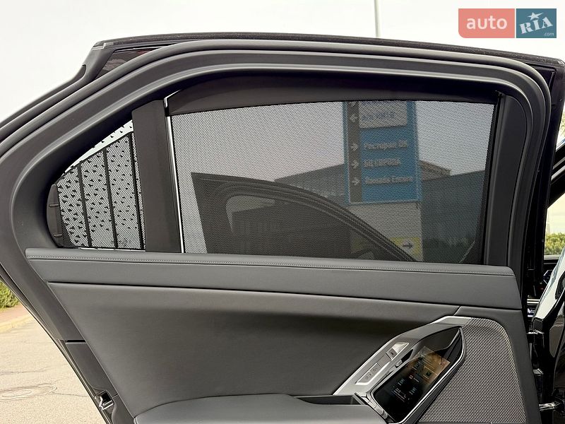 Седан BMW i7 2023 в Києві