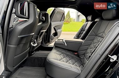 Седан BMW i7 2023 в Києві