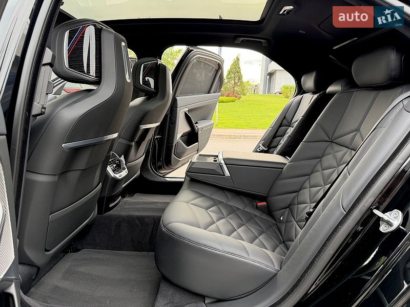 Седан BMW i7 2023 в Києві