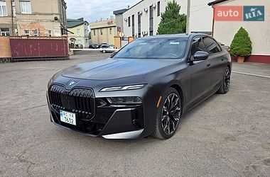 Седан BMW i7 2023 в Володимирі