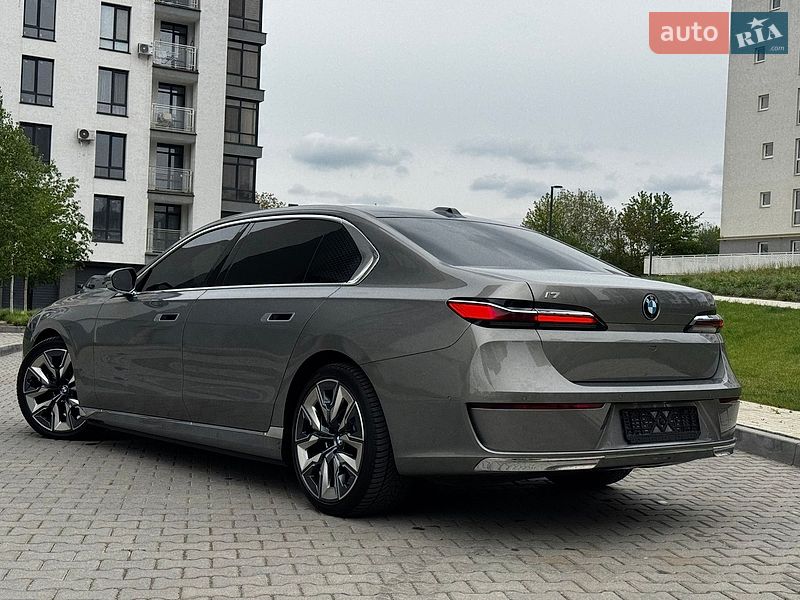 Седан BMW i7 2022 в Івано-Франківську