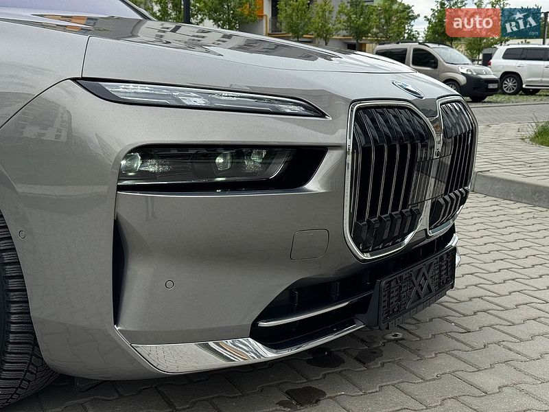 Седан BMW i7 2022 в Івано-Франківську