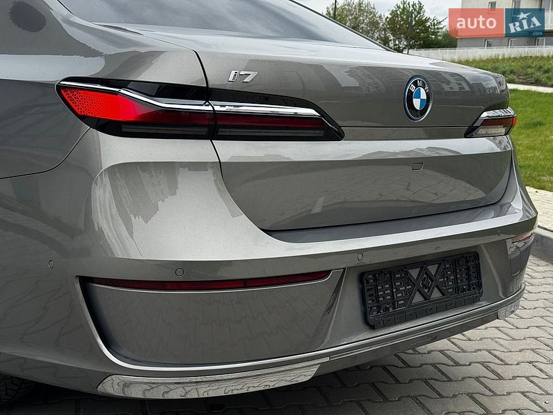 Седан BMW i7 2022 в Івано-Франківську