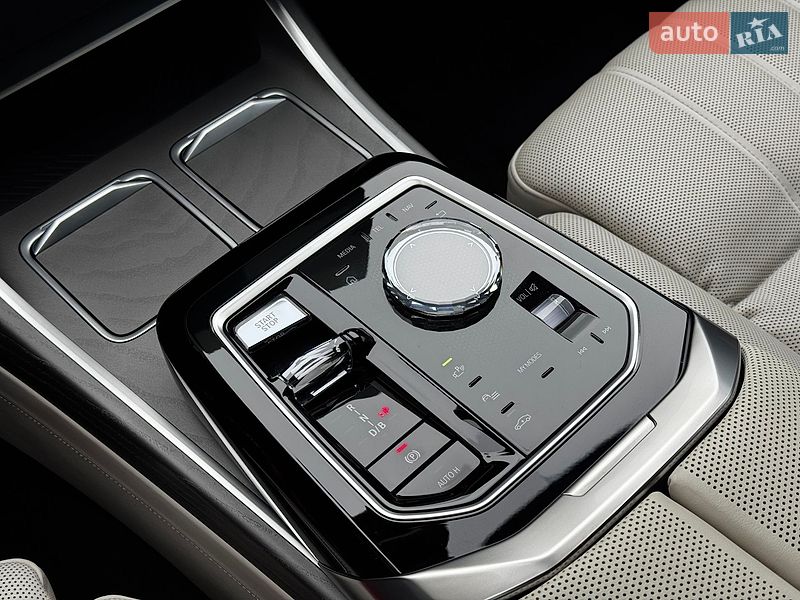 Седан BMW i7 2022 в Івано-Франківську