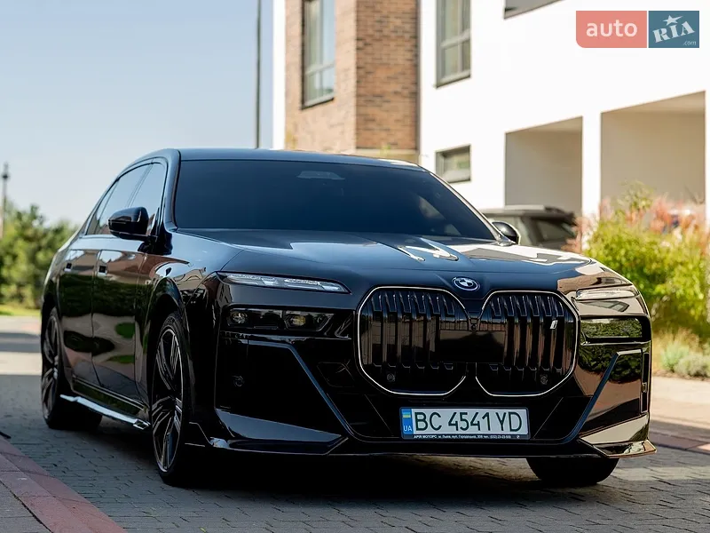 BMW i7
