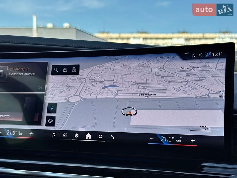 Седан BMW i7 2023 в Києві