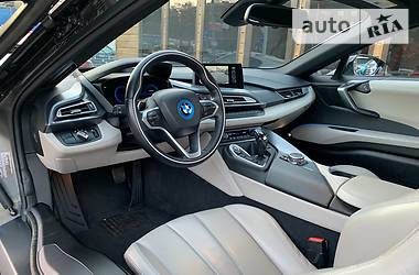 Седан BMW i8 2015 в Киеве