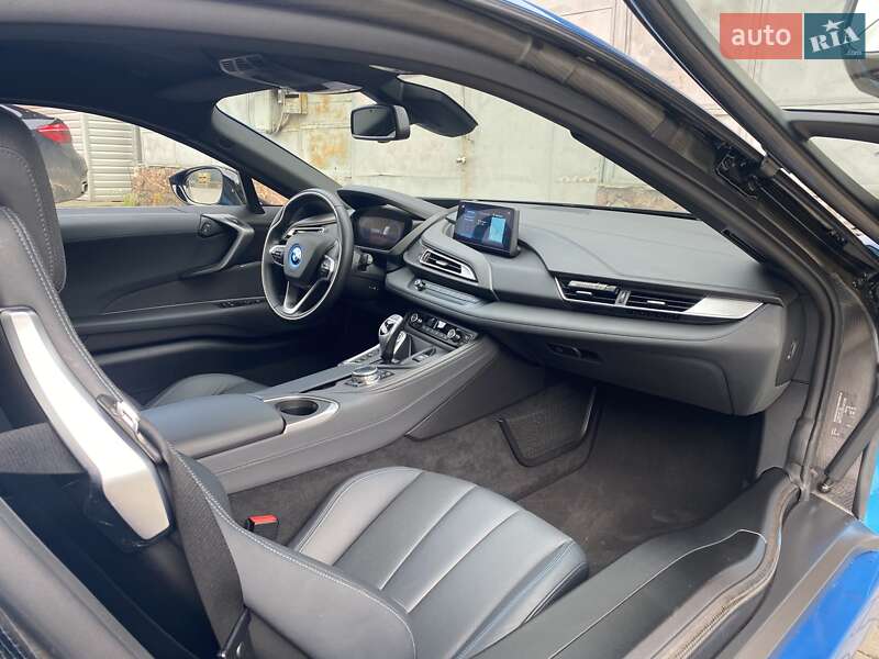 Купе BMW i8 2015 в Черновцах