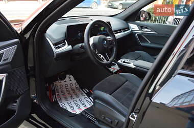 Внедорожник / Кроссовер BMW iX1 2024 в 