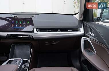 Внедорожник / Кроссовер BMW iX1 2025 в 