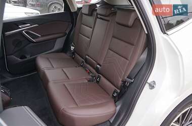 Внедорожник / Кроссовер BMW iX1 2025 в 