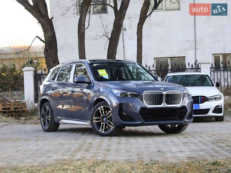 BMW iX1 2025