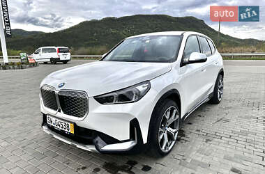 Позашляховик / Кросовер BMW iX1 2024 в 