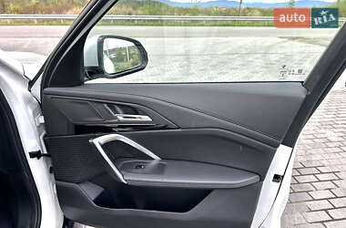 Позашляховик / Кросовер BMW iX1 2024 в 